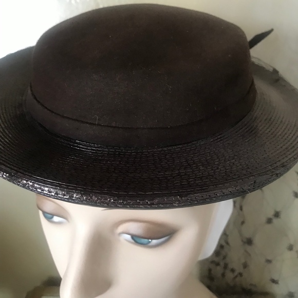 UNIQUE 1930\'s BROWN FELT/STRAW TILT HAT - FELT FLOWERS OVER BAND + LONG VEIL main image 7